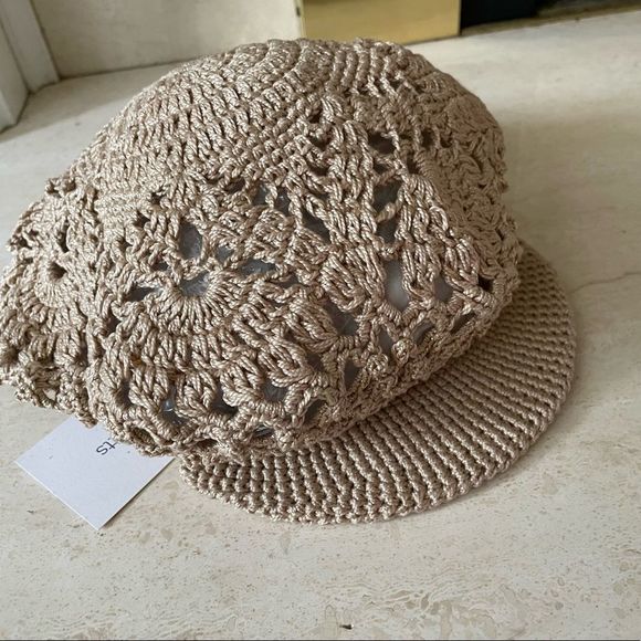 Tracy Watts New York Hand-Crocheted Lace Scooter Cap - Picture 1 of 4